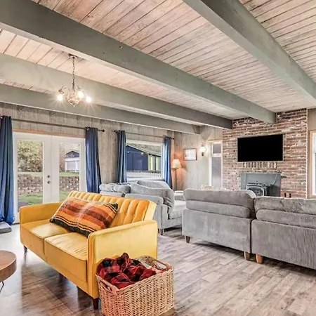 Mobys Beach Getaway Sleeps 11! Flat Beach Access Near Seabrook In Pacific Beach
